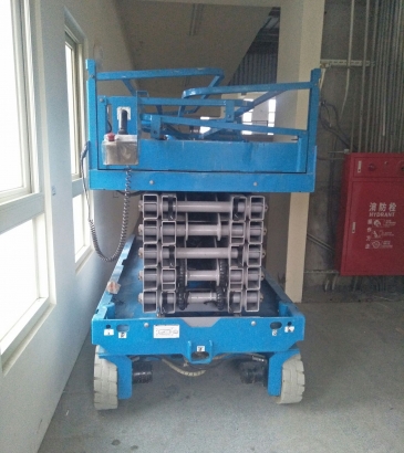 高空車出租-12米高空車-禾鼎高空車