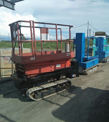 4米屨帶車-禾鼎高空車-高空車出租