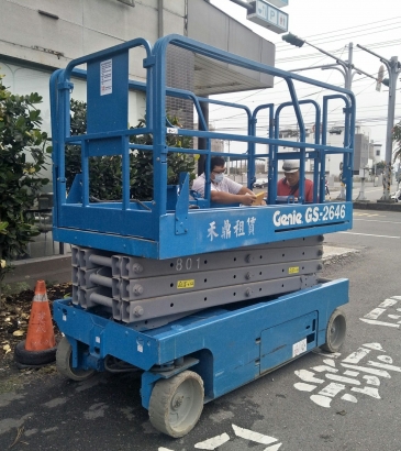 高空車出租-彰化高空車-加油站-禾鼎