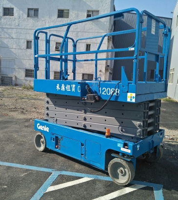 大里工業區-禾鼎高空車-高空作業車出租